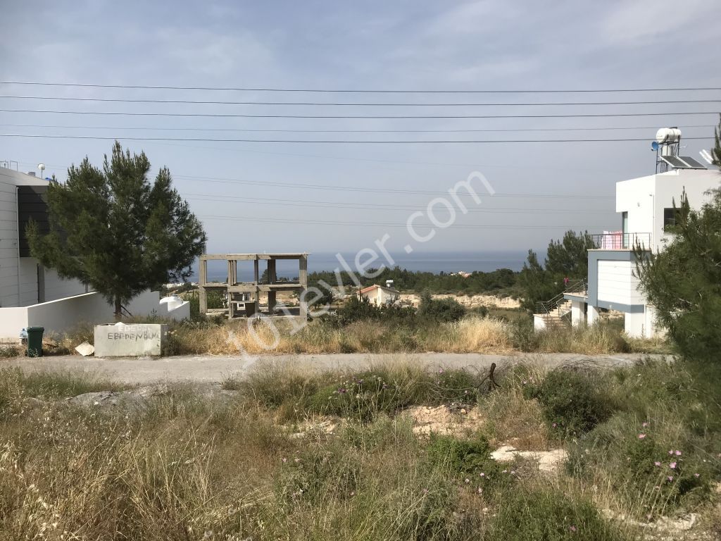 Residential Zoned Plot For Sale in Çatalköy, Kyrenia