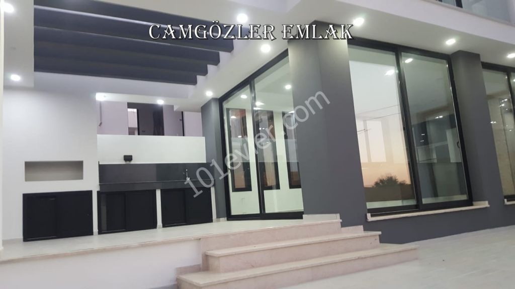 Girne Alsancak 3+1 Villa Yüzme Havuzlu Deniz Manzaralı