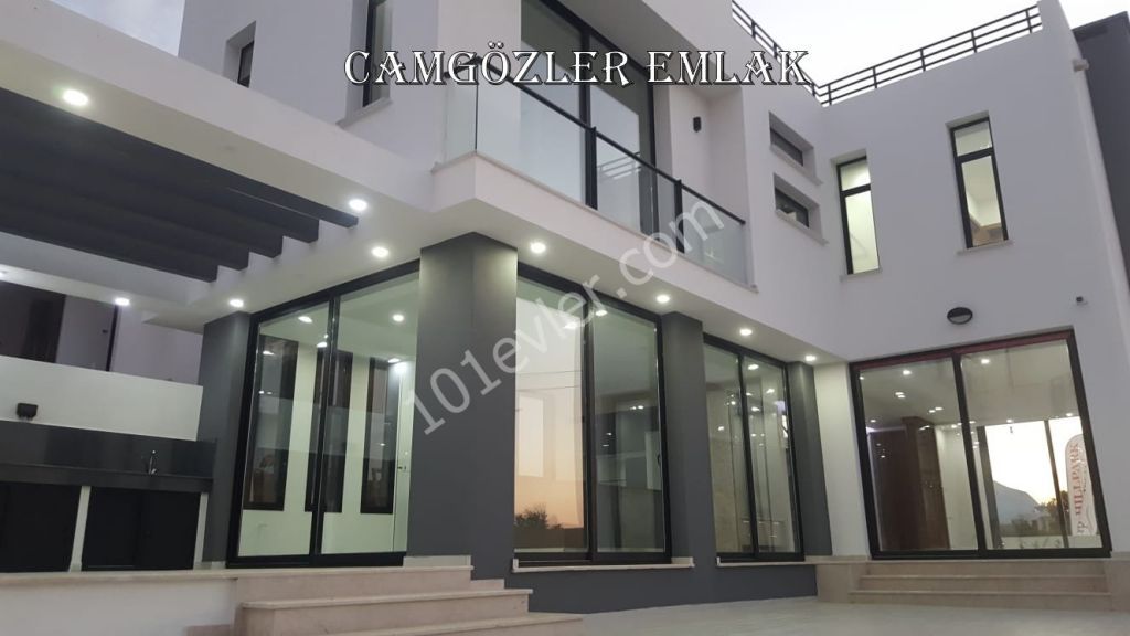 Girne Alsancak 3+1 Villa Yüzme Havuzlu Deniz Manzaralı