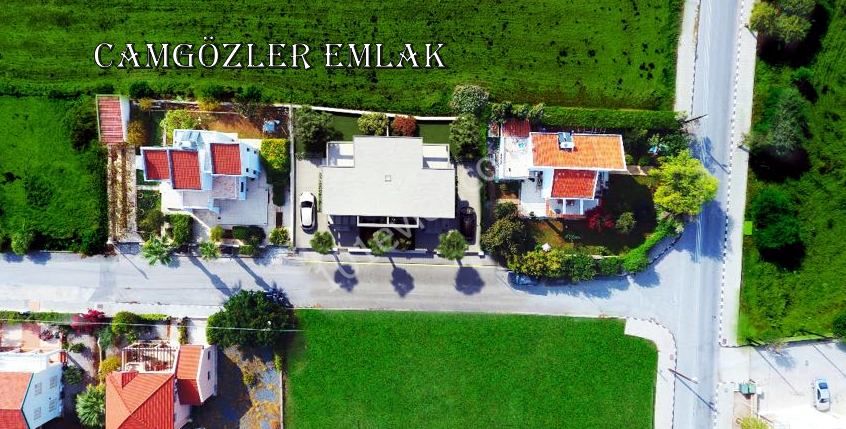 Girne Alsancak Merit yolu üzeri İkiz Villalar