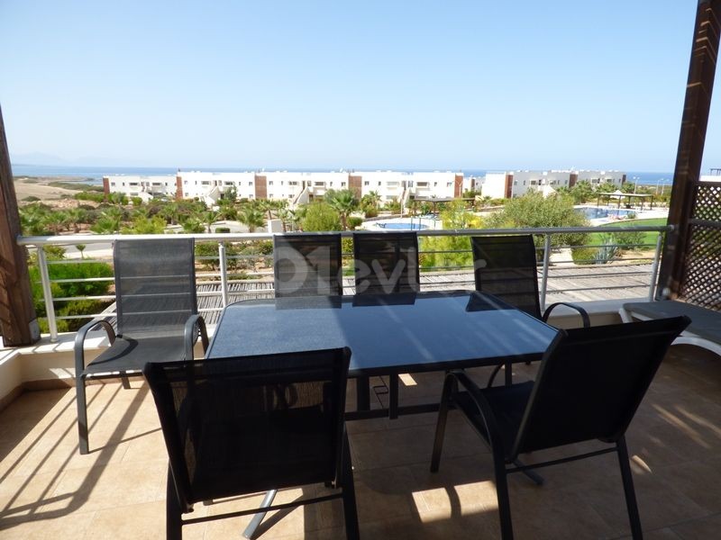 TWO BEDROOM PENTHOUSE APARTMENT OVERLOOKING THE POOL AND OCEAN