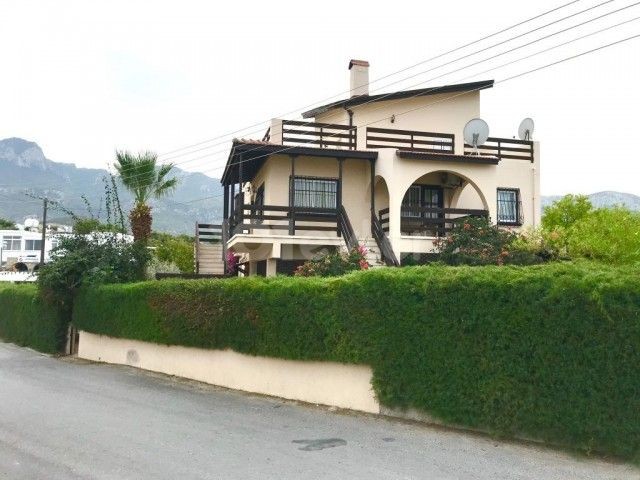 4+1 Villa Zum Verkauf In Kyrenia Chatalköy ** 