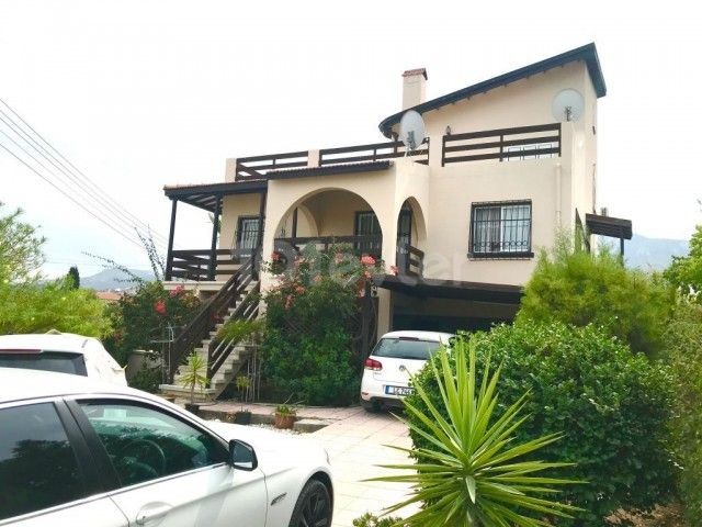 Girne Çatalköyde Türk Koçanlı Satılık 4+1 Villa