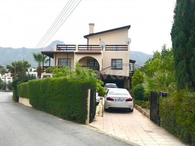 Girne Çatalköyde Türk Koçanlı Satılık 4+1 Villa