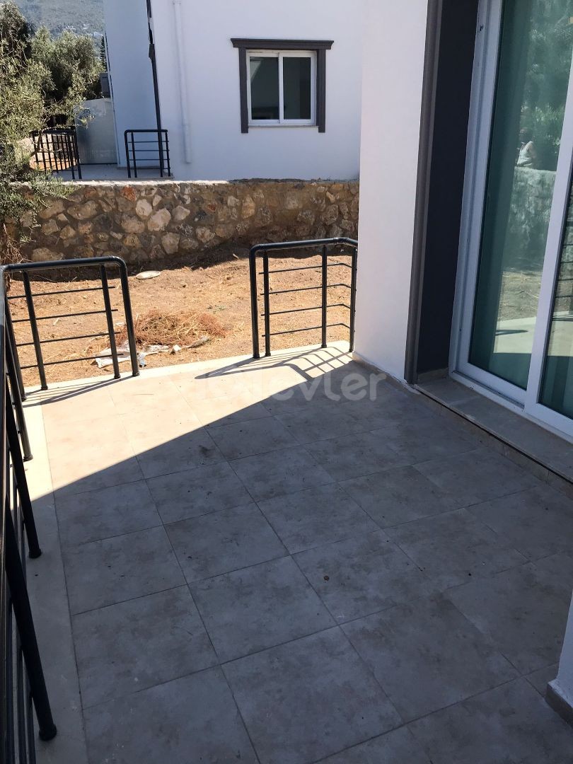 Girne Karaoğlanoğlunda Kiralık 1+1 Lüks Dağ Manzaralı Daire