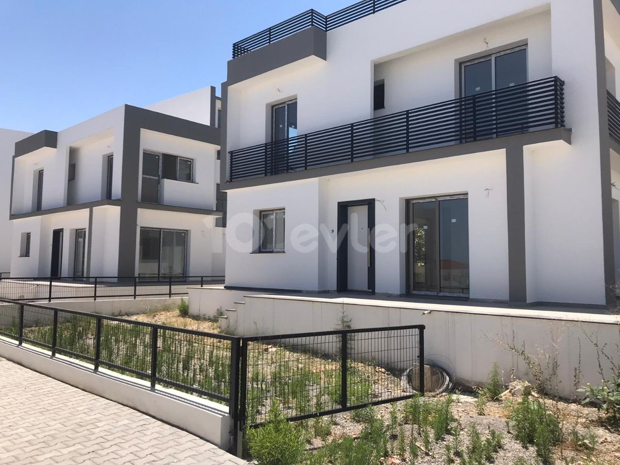 Girne Çatalköy Bölgesinde Satılık Muhteşem Manzaralı Triplex Villalar