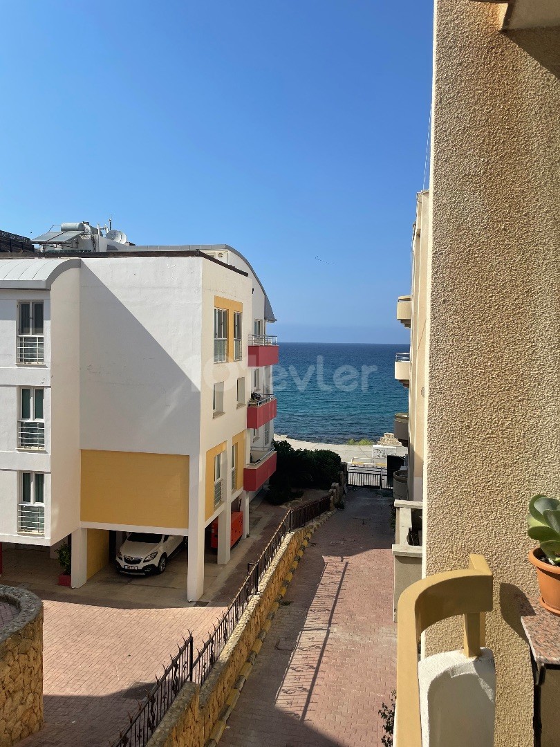 3 SCHLAFZIMMER WOHNUNG ZUM VERKAUF MIT MEERBLICK AM STRAND VON KYRENIA KASKAR ** 