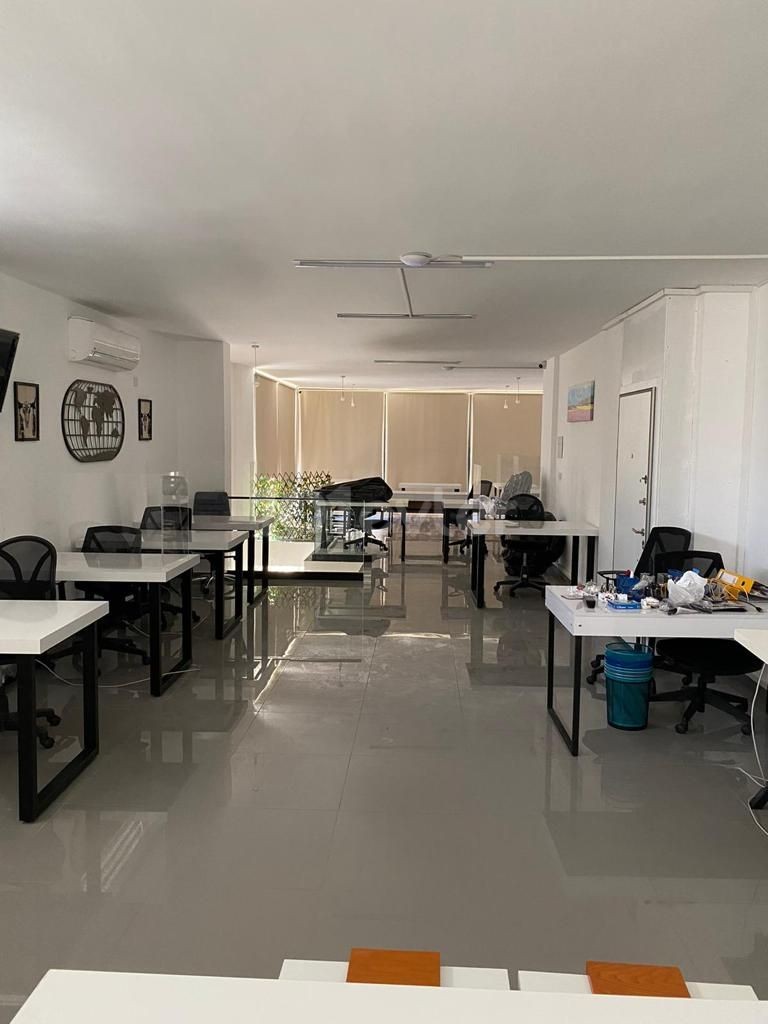 Büro Zur Miete Im Zentrum Von Kyrenia. 150 m2 ** 