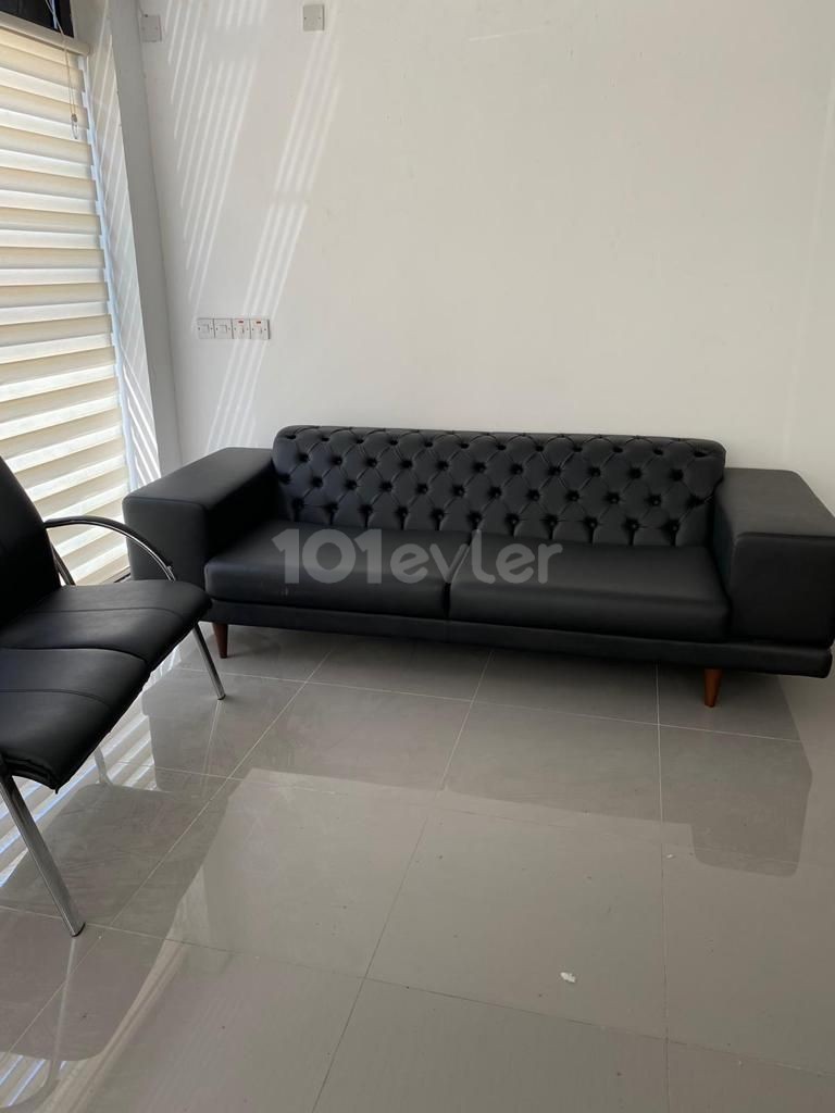 Girne Merkezde Kiralık Ofis. 150 m2