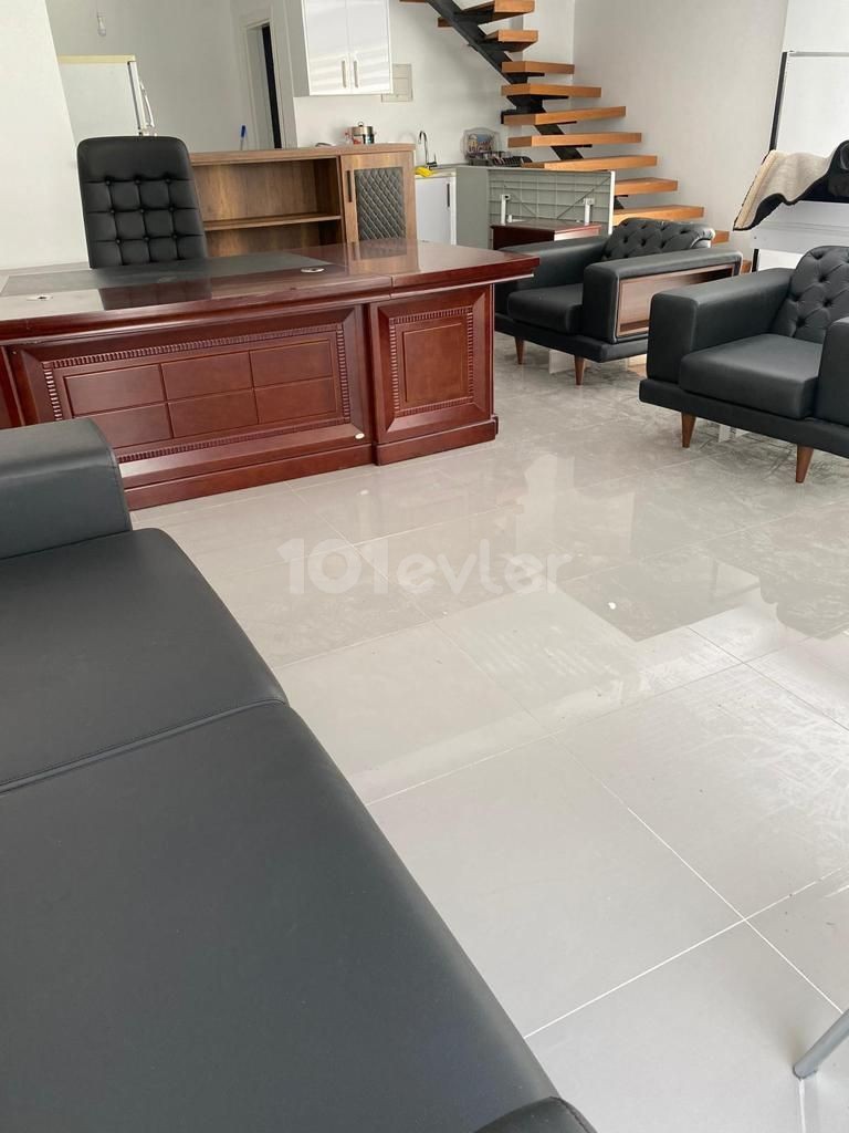 Girne Merkezde Kiralık Ofis. 150 m2