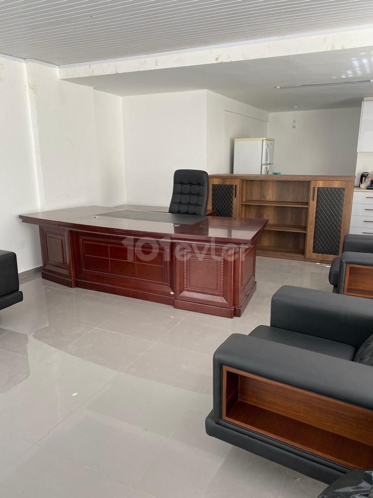 Büro Zur Miete Im Zentrum Von Kyrenia. 150 m2 ** 