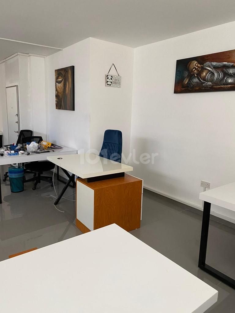 Büro Zur Miete Im Zentrum Von Kyrenia. 150 m2 ** 