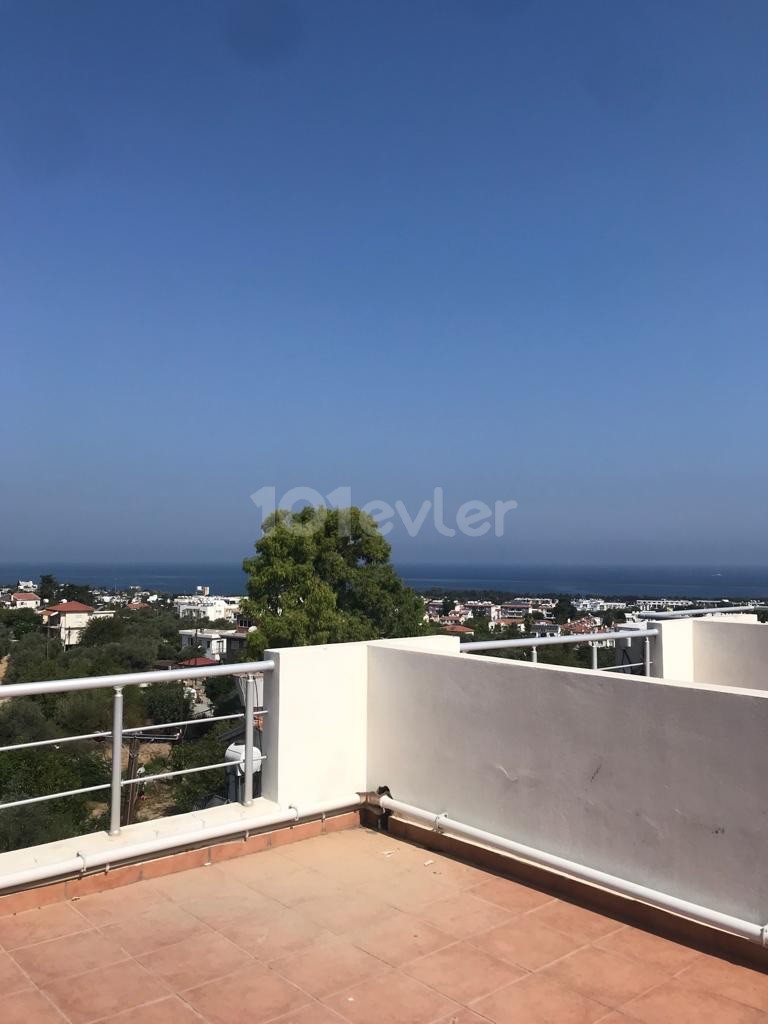 Girne Alsancak'ta harika manzaralı kiralık 1+1