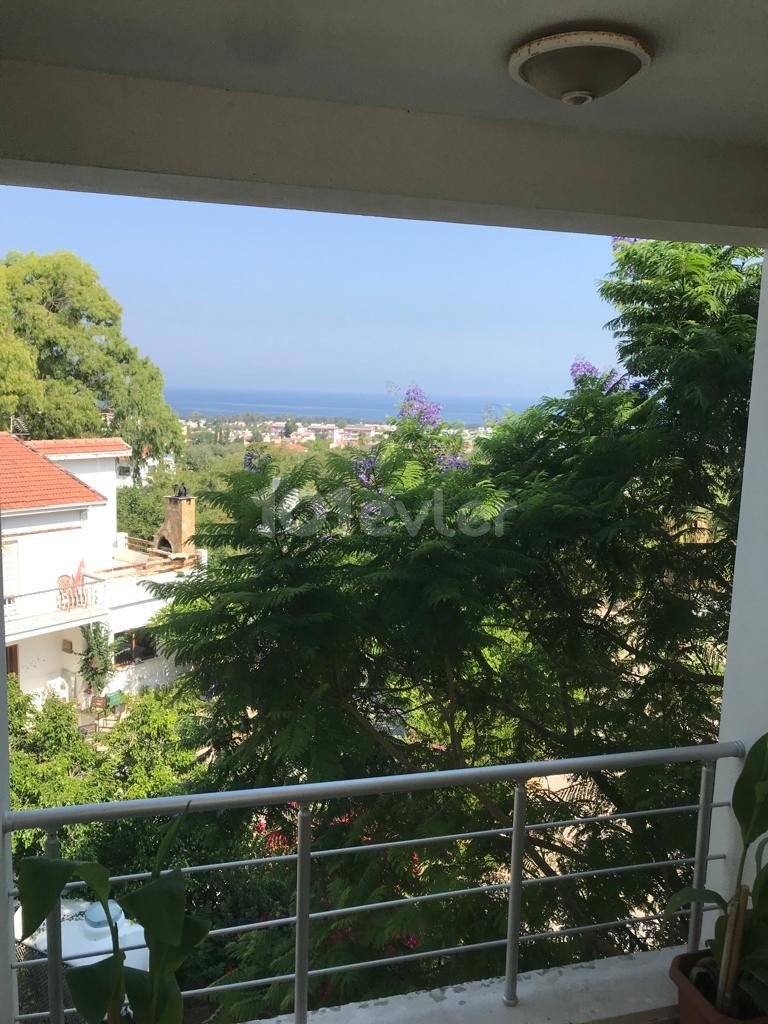 Girne Alsancak'ta harika manzaralı kiralık 1+1