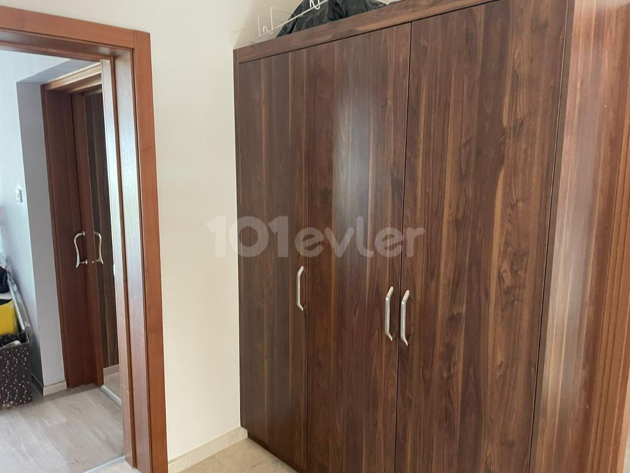 Girne'de Merkezi Konumda Havuzlu Kiralık 4+1 Villa