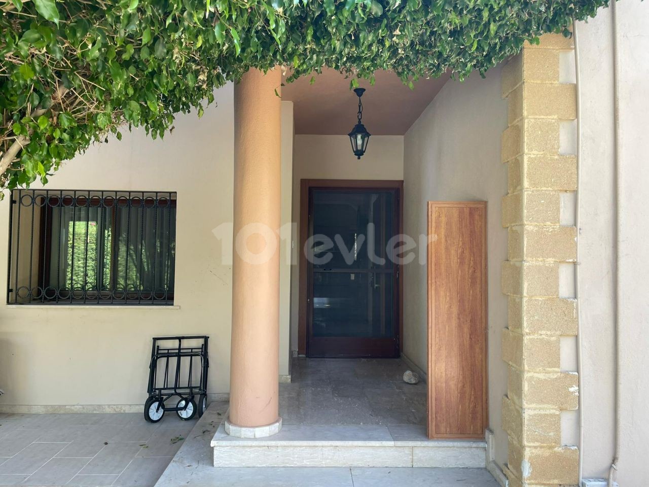4 + 1 Villa for Rent with Pool in the Center of Kyrenia ** 