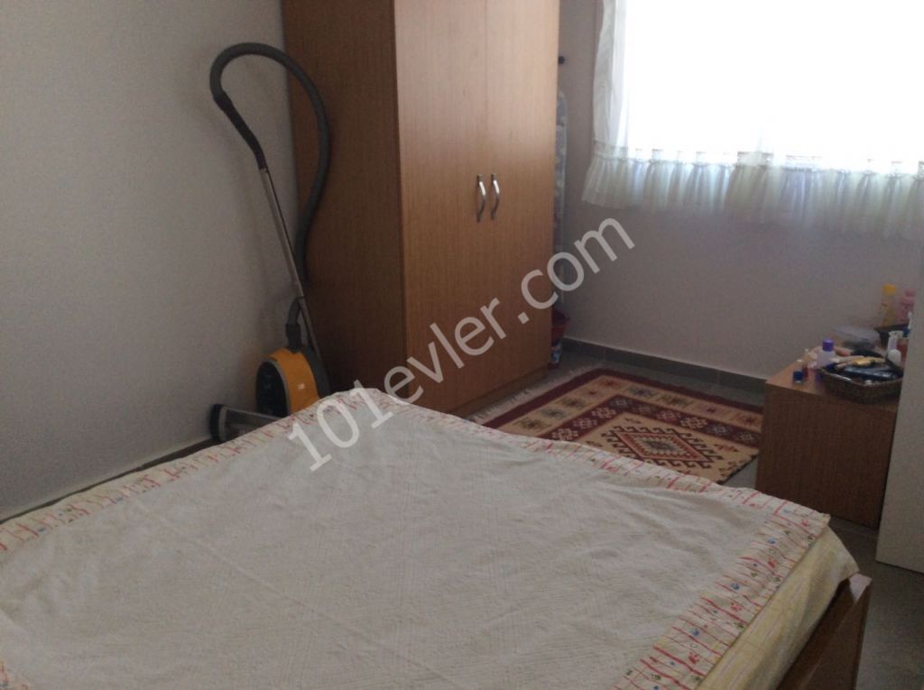 Lefkoşa Küçük Kaymaklı da öğrenciye kiralık, otobüs duraklarına yakın, full yeni eşyalı, lüks stüdyo(1100tl) , 1+1 (1500tl), 2+1 (2000tl) , 3+1 daireler(indirim uygulanabilir) ,  Yıllık ve 6 aylık ve 3 aylık ödeme şekilleriyle telefona ulaşılamıyorsa whatsappdan ulaşabilirsiniz tlfn: 05338732925 