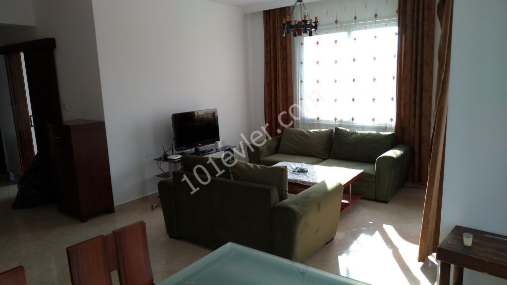 Lefkoşa Küçük Kaymaklı da öğrenciye kiralık, otobüs duraklarına yakın, full yeni eşyalı, lüks stüdyo(1100tl) , 1+1 (1500tl), 2+1 (2000tl) , 3+1 daireler(indirim uygulanabilir) ,  Yıllık ve 6 aylık ve 3 aylık ödeme şekilleriyle telefona ulaşılamıyorsa whatsappdan ulaşabilirsiniz tlfn: 05338732925 