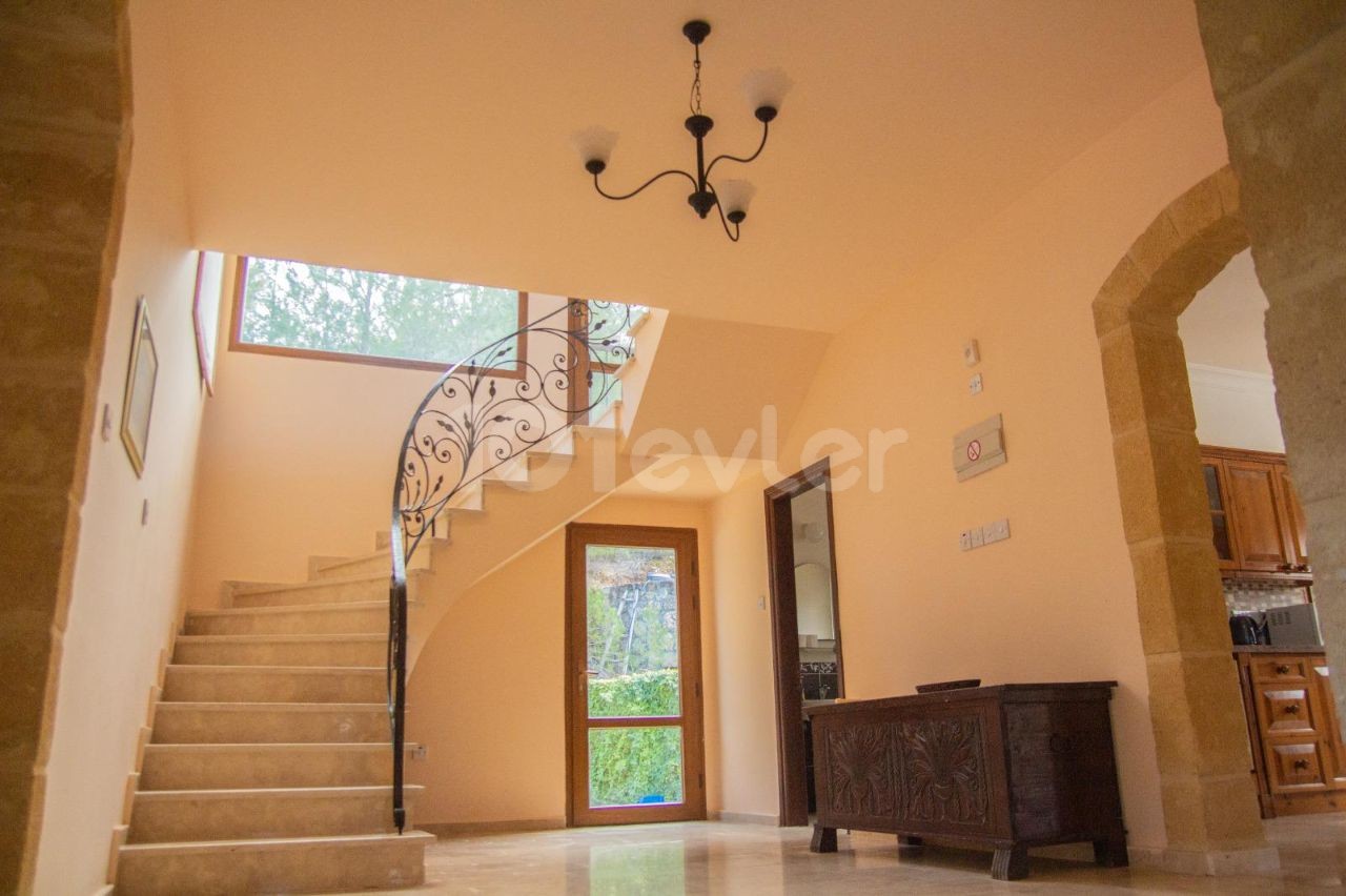 3+1 Villa for Rent in Kyrenia Malatya