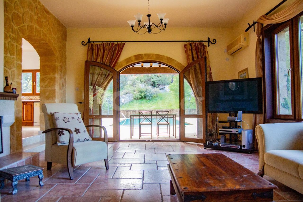 3+1 Villa zu vermieten in Kyrenia Malatya