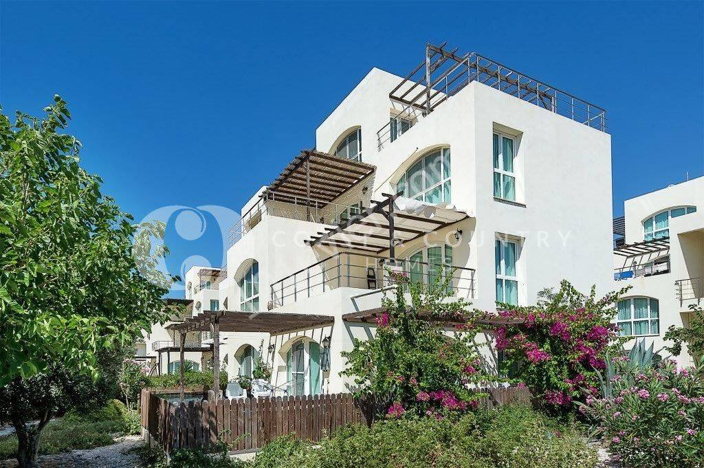 Superb Penthouse RESALE Steps from the Beach - Pre-74 Title Deeds in Owners Name VAT Paid