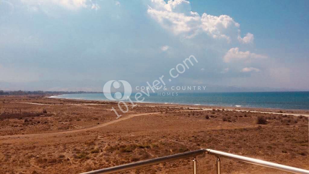 Güzelyurt'ta deniz kenarında 2 yatak odalı çatı katı daire * Türk koçanlı