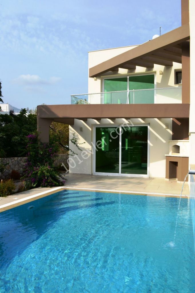 Twin Villa - Private Pool and Only 150 Meters to Sea