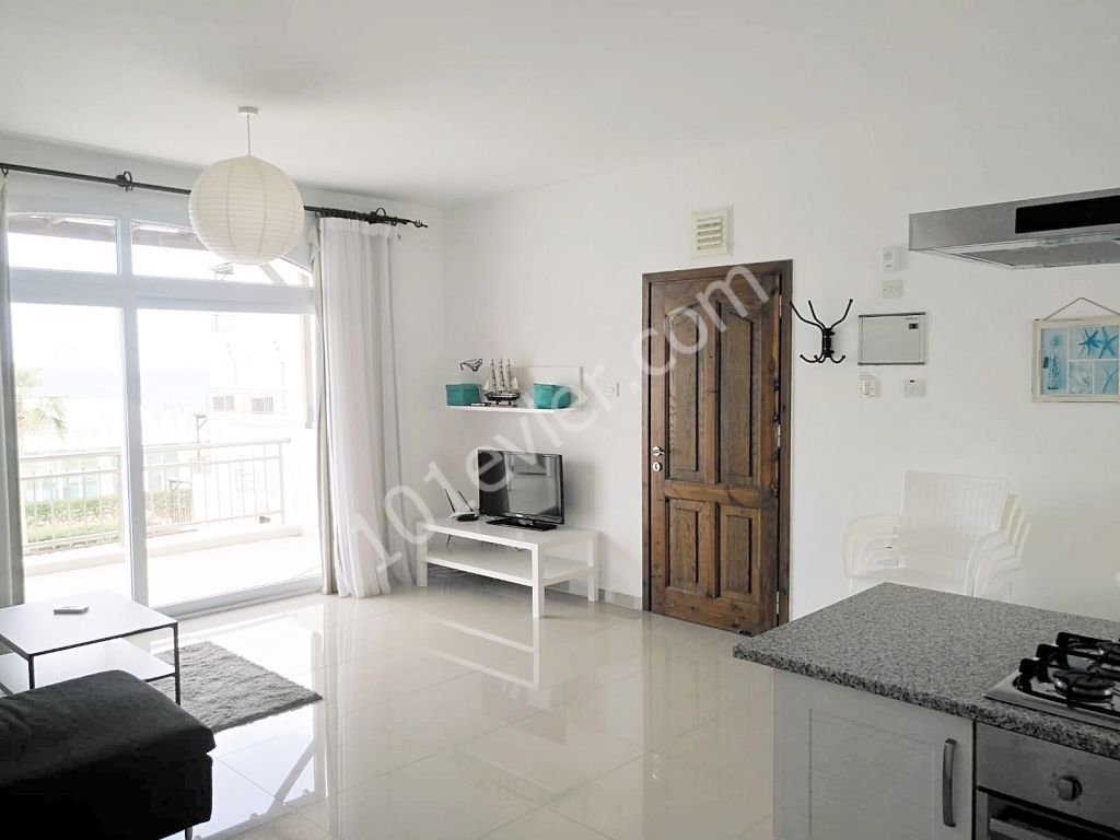 Denize sıfır sitede 2+1 daire