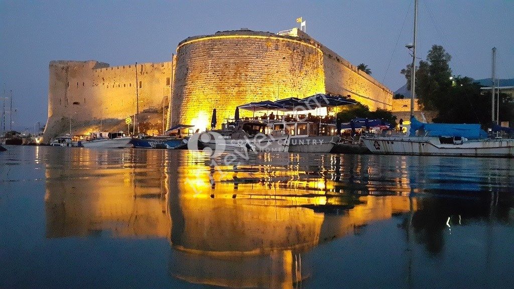 تخت برای فروش in Karaoğlanoğlu, گیرنه