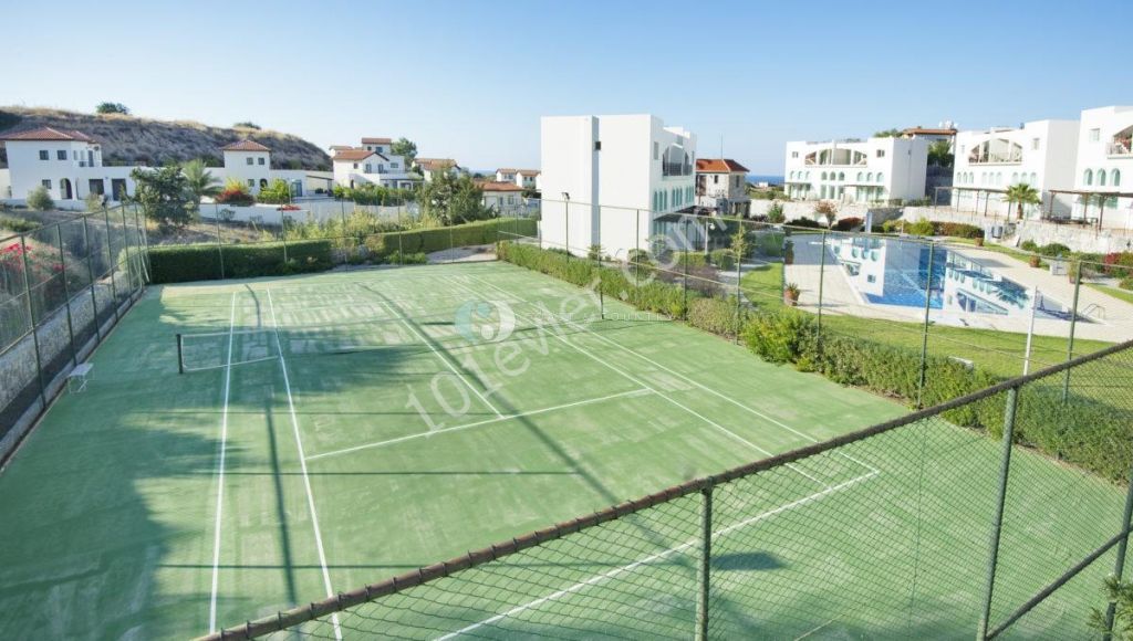 Deniz Sıfır Sitede 4 yatak odalı villa