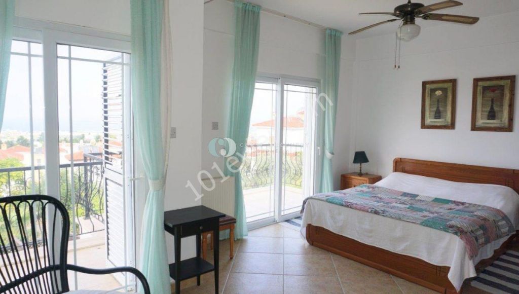 4+1 ful eşyalı villa, ortak havuzlu site, Bellapais bölgesi