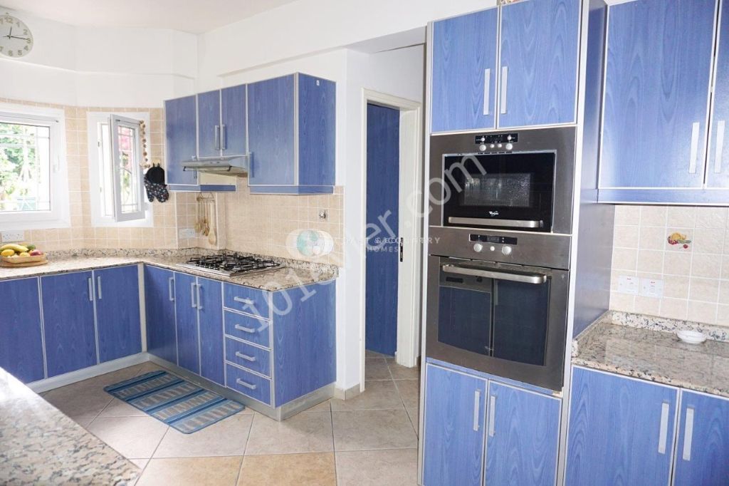 4+1 ful eşyalı villa, ortak havuzlu site, Bellapais bölgesi