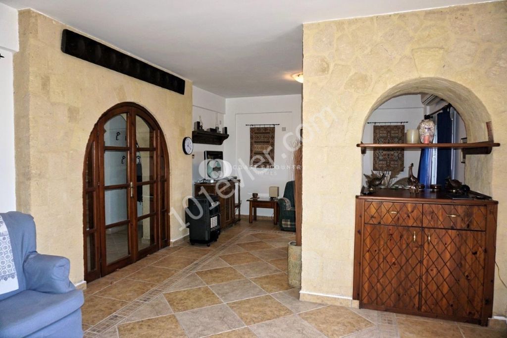 4+1 ful eşyalı villa, ortak havuzlu site, Bellapais bölgesi