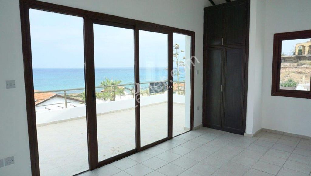 Elevated 3 Bedroom Resale Villa – Prime Investment