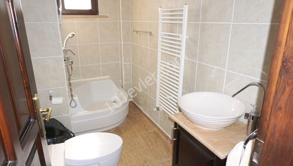 Denize sıfır 4+1 lüks villa, Kayalar