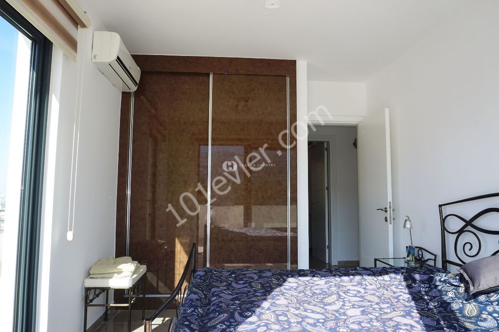 3+1 penthouse Girne merkezde, dağ, deniz ve şehir manzaralı