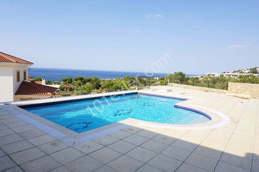 Elevated Resale Villa with Stunning Views * PRIVATE SWIMMING POOL 