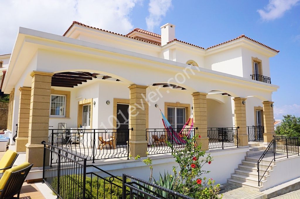 Stunning 3 Bed Resale Villa with Private Swimming Pool Overlooking Sea 