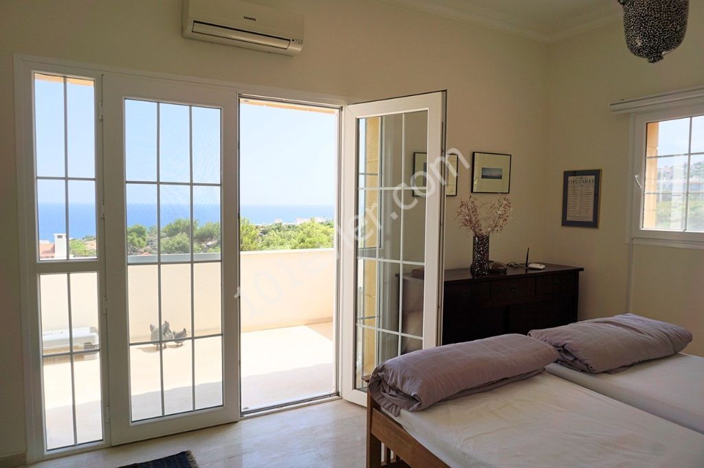 Stunning 3 Bed Resale Villa with Private Swimming Pool Overlooking Sea 