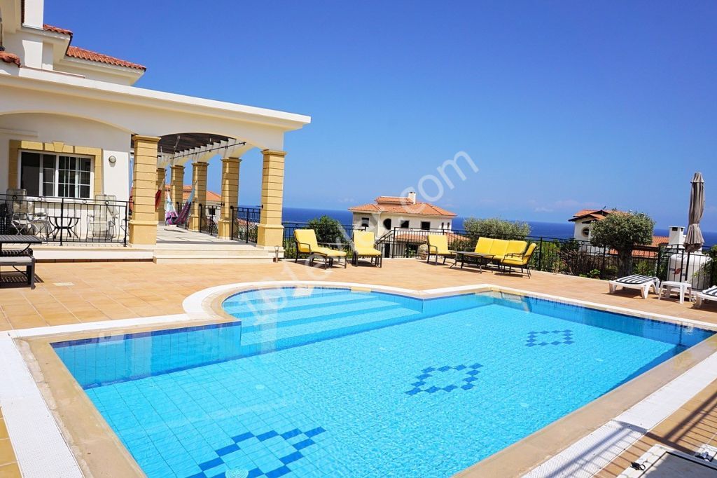 Stunning 3 Bed Resale Villa with Private Swimming Pool Overlooking Sea 