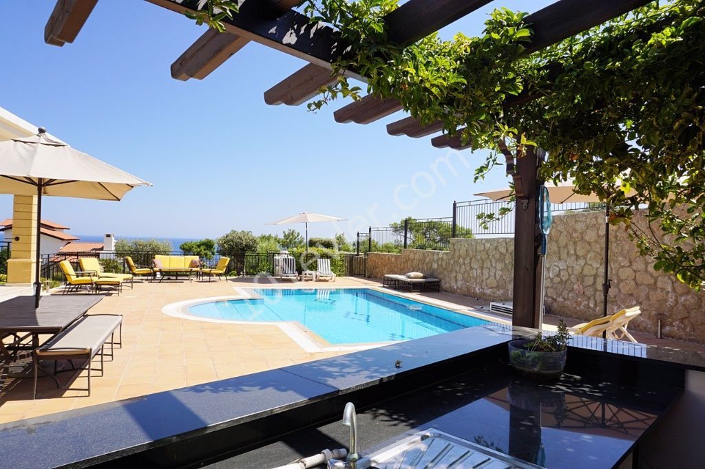 Stunning 3 Bed Resale Villa with Private Swimming Pool Overlooking Sea 