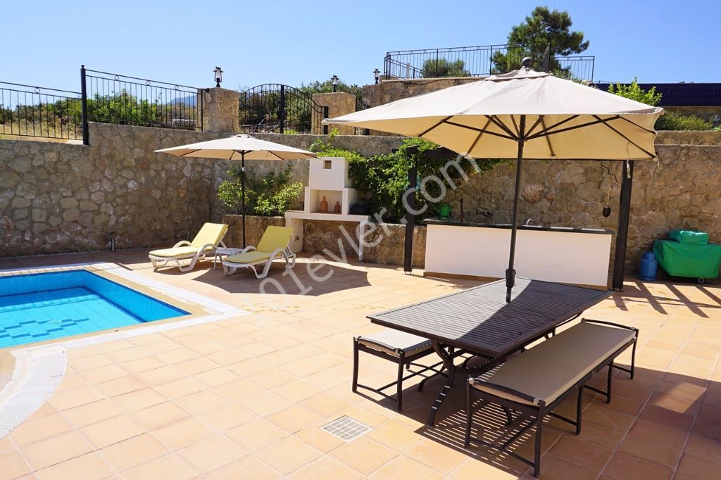 Stunning 3 Bed Resale Villa with Private Swimming Pool Overlooking Sea 