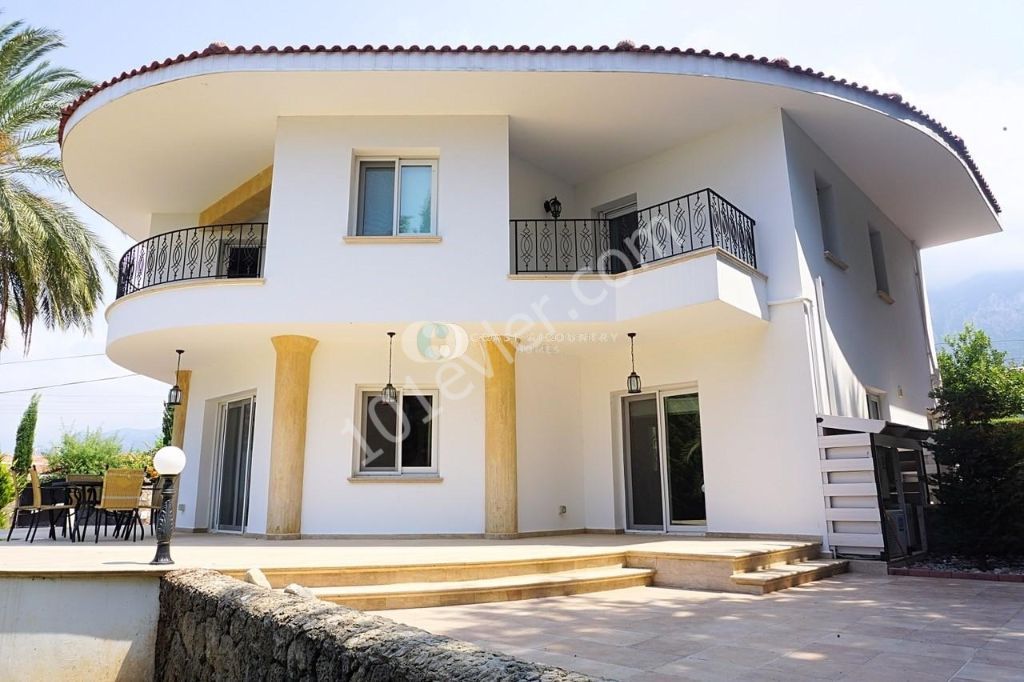 Resale Villa with Extensive Gardens, Annex and Private Pool