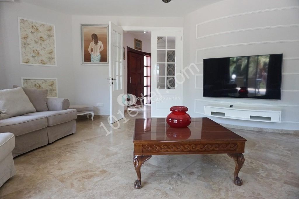 Resale Villa with Extensive Gardens, Annex and Private Pool