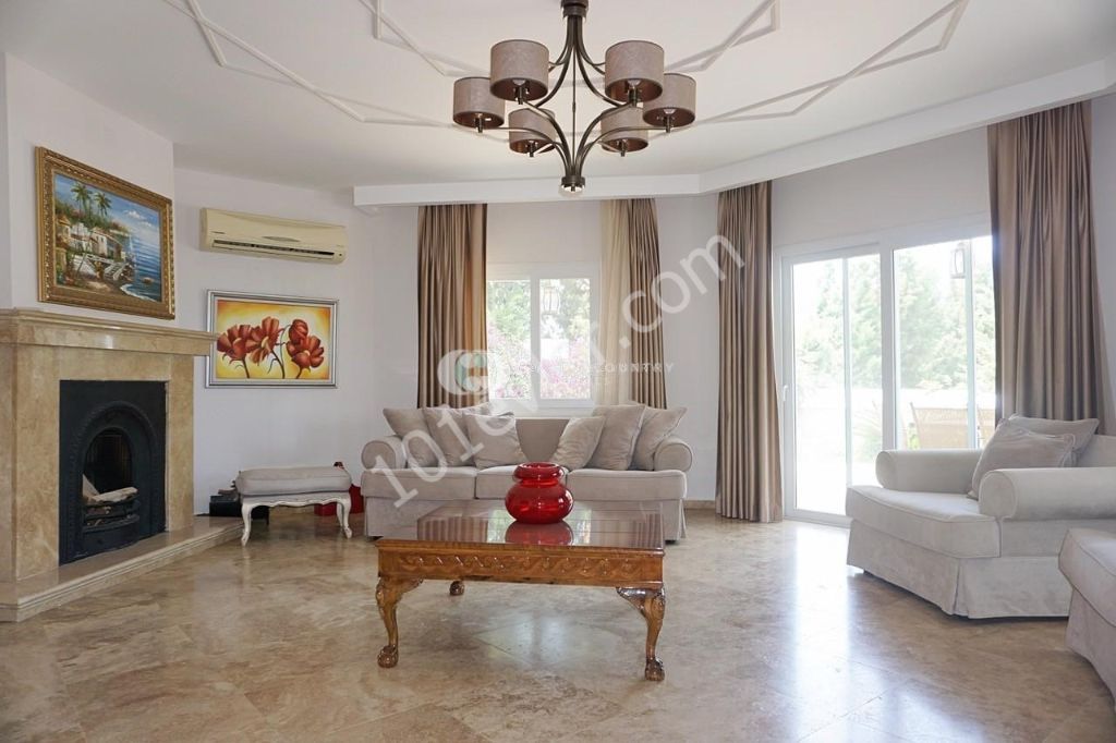 Resale Villa with Extensive Gardens, Annex and Private Pool