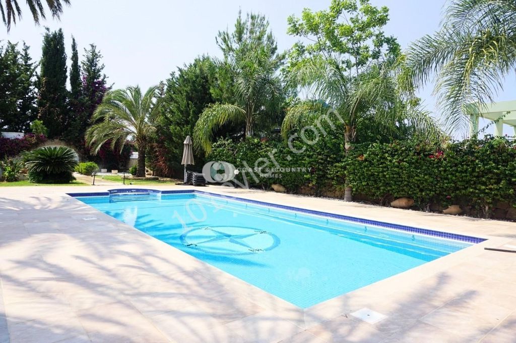 Resale Villa with Extensive Gardens, Annex and Private Pool