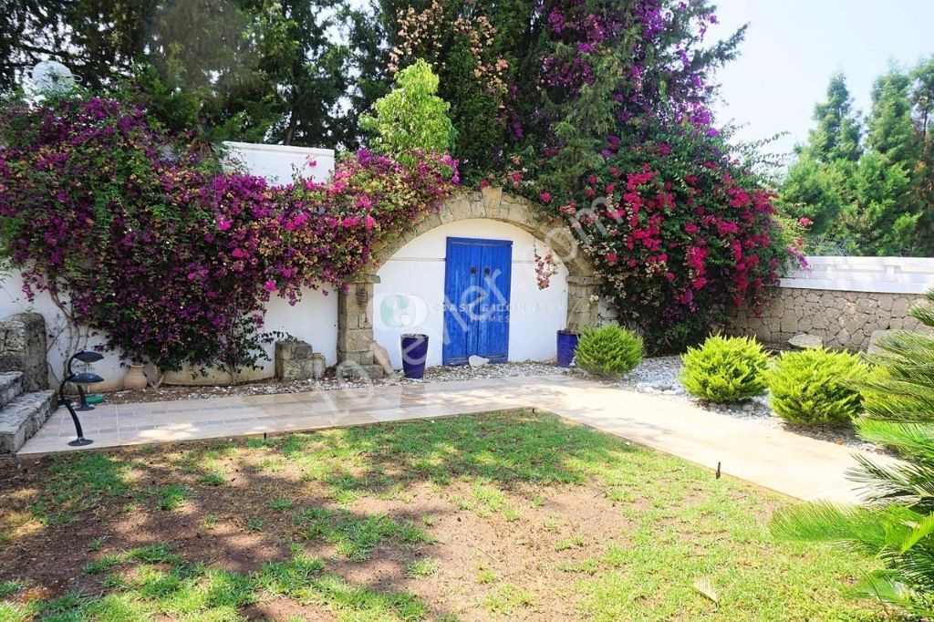 Resale Villa with Extensive Gardens, Annex and Private Pool