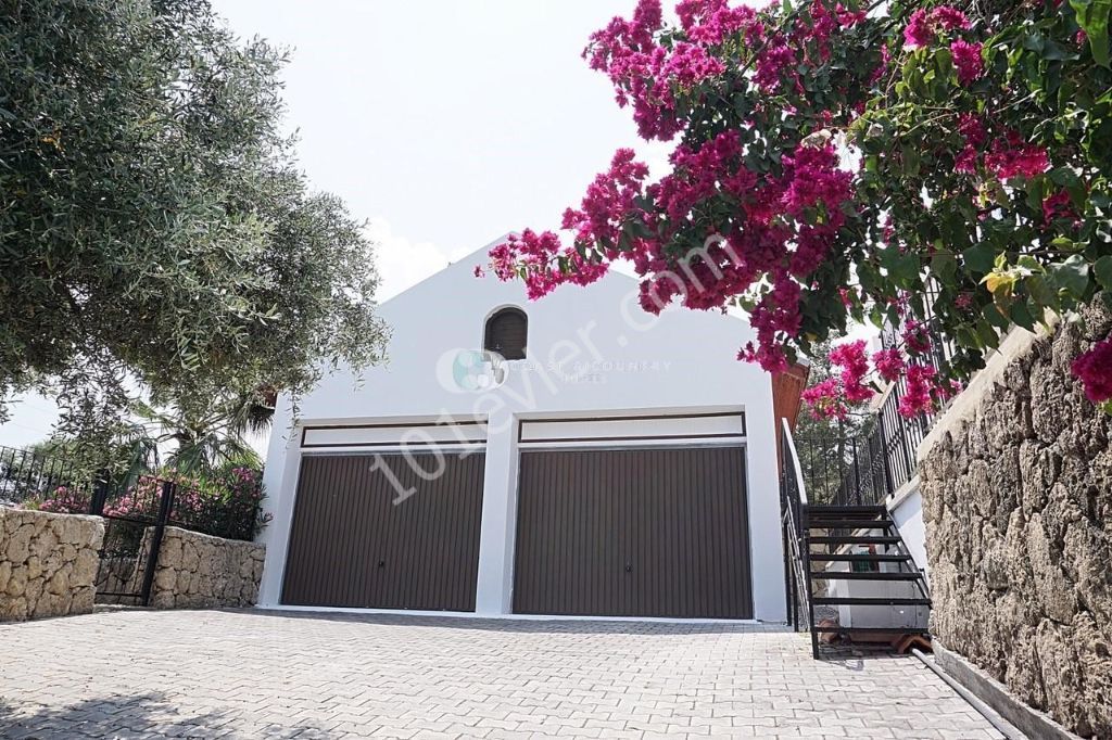 Prestigious Resale Villa with Private Swimming Pool