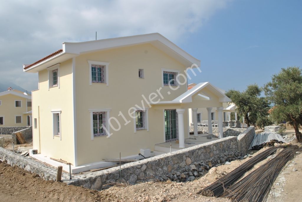 Lovely 3 Bed Twin Villas in Prime Location 