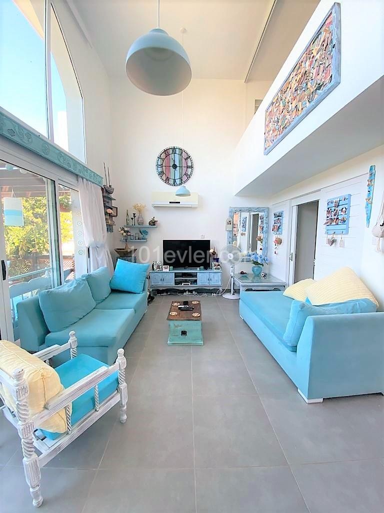 Contemporary 2 bedroom Beachside Apartment